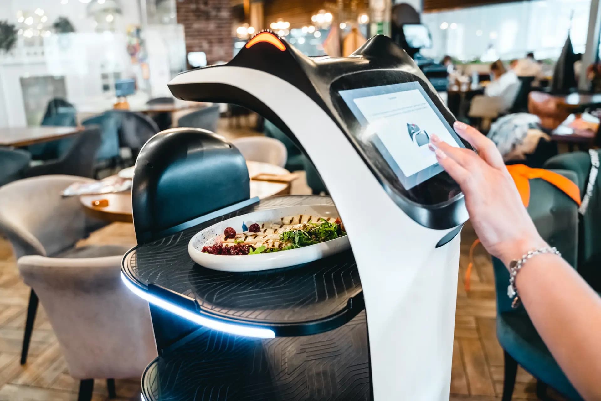 Enhancing Customer Service in Restaurants: Strategies for a Memorable Dining Experience
