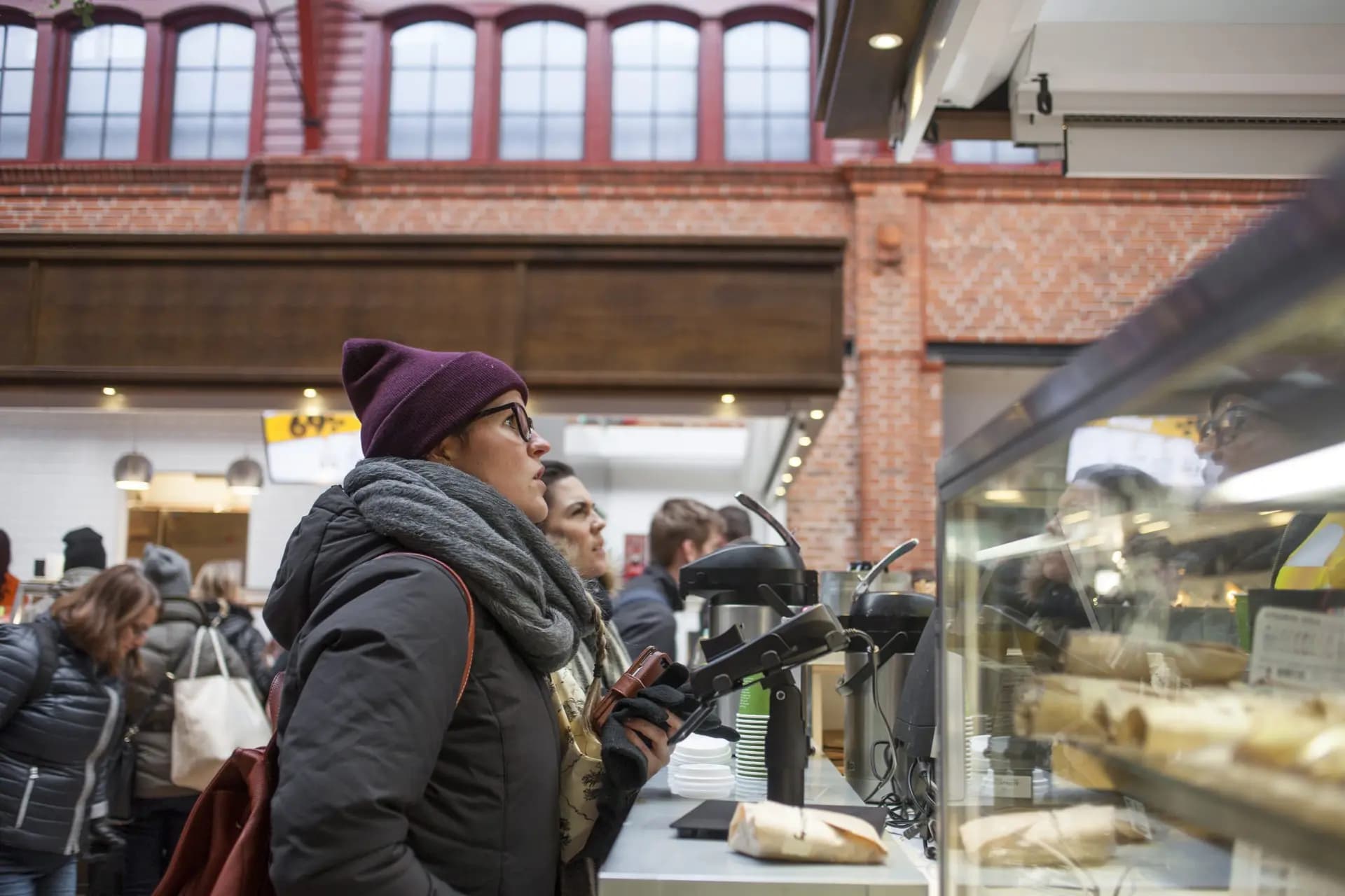 Let's Explore the Future of Restaurants Thanks to AI Voice Hosts